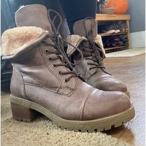 Lace up Winter Boots Size 8M